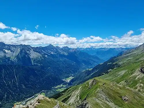 Blick nach Südwesten ins Bergell und Richtung Italien.
