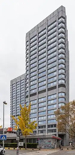 Turm A der beiden Bonifazius-Türme, perspektivkorrigiert