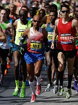 Abdi Abdirahman (gelbes Trikot, hier beim Boston-Marathon 2014) erreichte Platz&nbsp;sieben