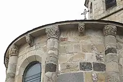 Kragsteine an der Apsis