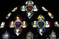 Maßwerk mit den Wappen des Gegenpapstes Alexander V. und den Lilienwappen des französischen Königshauses und des Herzogtums Berry