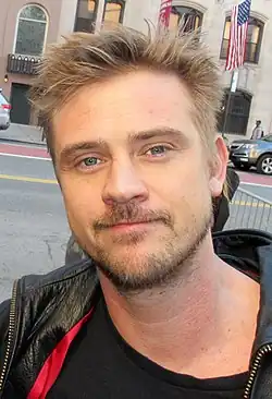 Boyd Holbrook spielt Klaber