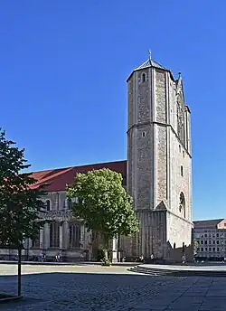 Braunschweiger Dom, romanisches Westwerk mit gotischem Mittelfenster, „englisches“ Nordseitenschiff
