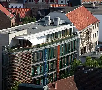 Westfassade der Buchhandlung Graff von der Andreaskirche aus gesehen.