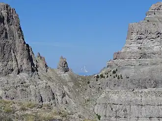 Erste Scharte zwischen Breccia Peak und Buffalo Fork Peak, Mount Moran im Hintergrund.