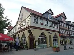 Wohn- und Geschäftshaus