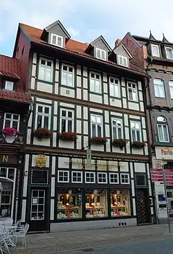 Wohn- und Geschäftshaus