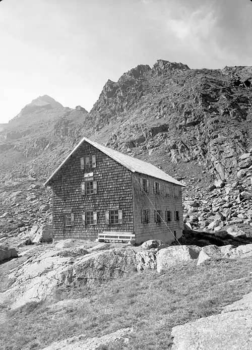 Bremer Hütte gegen Innere Wetterspitze (1962)