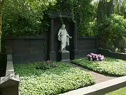 Grab der Familie Claussen auf dem Friedhof Lehe I in Bremerhaven