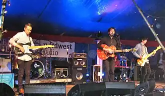 Die irische Popband The Vals im Musik­zelt „Himmel­wärts“ in den Wall­anlagen, Breminale 2015