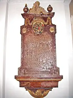 Epitaph der Caroline Josepha von Holnstein geb. von Bretzenheim (1768–1786) mit den Bastardwappen der Holnstein (links) und Bretzenheim (rechts)