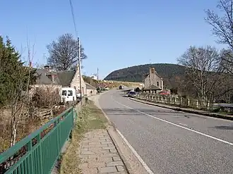 Die A93 in Bridge of Gairn