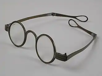 Knickstangenbrille, horizontal klappbare Seitenarme