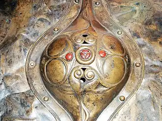 Schildbuckel mit Korallendekoration