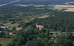 Luftbild der Kirche von Bro