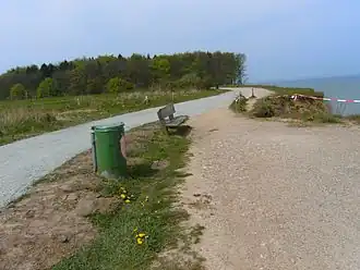 Landeinwärts verlegter Wander- und Radweg des Brodtener Ufers, Mai 2017.