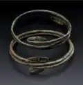 Spiralförmige Bronze-Armreife