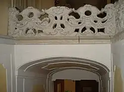 Das überaus reichhaltige Steingeländer