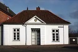 Das Brückengeld­einnehmerhaus vor der Hafenbrücke