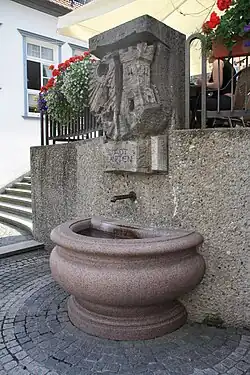 Brunnen mit Stadtwappen