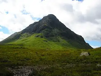 Blick aus dem Glen Coe auf die Nordwand des Buachaille Etive Beag
