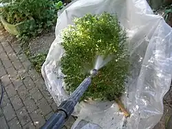 Einsatz eines Hochdruck­reinigers und einer Folie