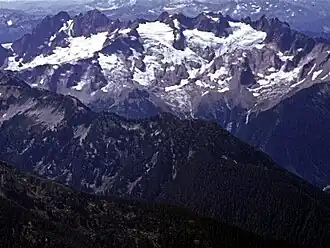 Die Buckindy Range vom Eldorado Peak aus mit dem Mount Misch als höchstem Punkt auf der linken Seite
