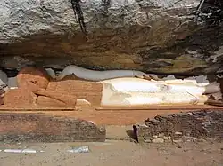 Liegender Buddha unterhalb des Pidurangala-Felsens