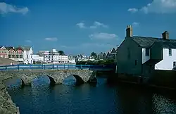 Brücke über den Fluss Neet
