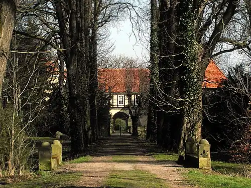 Brücke der Kastanienallee über den Bullerbach beim Gut Großgoltern