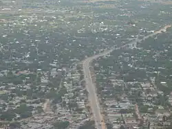 Blick vom Berg Balili auf Bunda mit der Straße nach Musoma