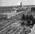 Die Porschestraße vom Rathaus aus, links das Haerder-City-Center im Bau, im Hintergrund das Volkswagenwerk (1973)