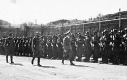 Heinrich Himmler beim Abschreiten der Front angetretener Soldaten der Waffen-SS-Division "Leibstandarte SS Adolf Hitler"