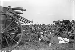 MG-Handwagen (If.1) hinter schwerem MG-Wagen (If.3)