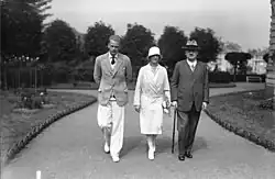 Reichskanzler Stresemann mit Frau und Sohn