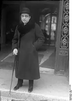 Klassischer pelzgefütterter Herrenmantel (USA, 1930)