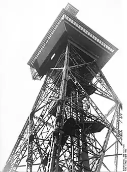 Der während der Funkausstellung 1926 eingeweihte Berliner Funkturm, 1932