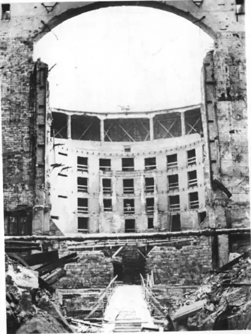 Bundesarchiv Bild 183-19631-0004, Dresden, Semper-Oper.jpg