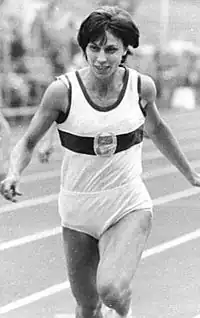 Vizeweltmeisterin Marita Koch, Doppelolympiasiegerin (1976/1980) und Doppeleuropameisterin (1978/1982) über 400&nbsp;Meter – hier mit ihrer 4-mal-100-Meter-Staffel ebenfalls&nbsp;Weltmeisterin