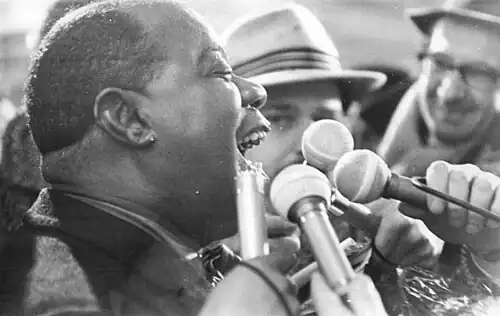 Bundesarchiv Bild 183-D0319-0017-007, Berlin, Ankunft Louis Armstrong