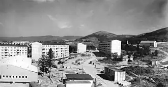 Döllberg mit Plattenbau-Siedlung im Vordergrund (1965)