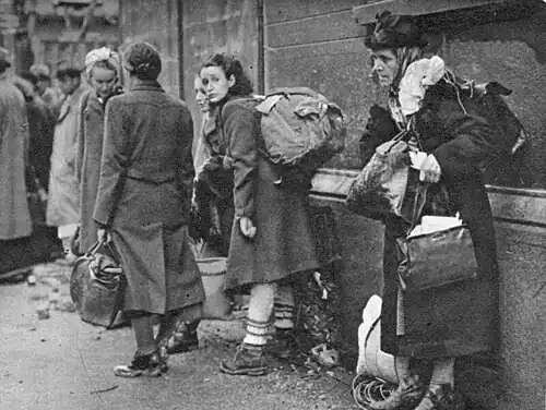 Flüchtlinge verlassen Aachen, 23.&nbsp;Okt.&nbsp;1944
