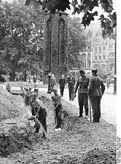 Bau von Splitterschutz-gräben in Berlin (1943)