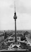 Blick vom Hotel Stadt Berlin auf den Park am Fernsehturm, 1973