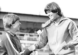 Monika Hamann (links neben Marlies Göhr) belegte wie schon über 100&nbsp;Meter Rang&nbsp;vier