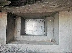 MG-Scharte von außen am Bunker 280