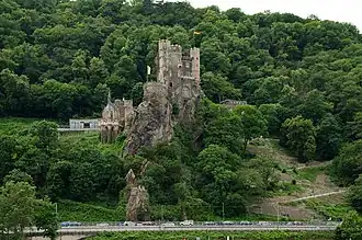 Burg Rheinstein von Osten mit Aufstieg