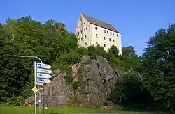 Burgfels mit Burg Neuhaus