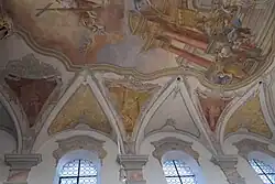 Fresken und Stuckimitation im Langhaus