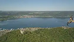 Burgruine Altbodman aus der Luft in Richtung Bodman-Ludwigshafen